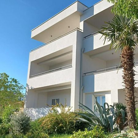 Apartments Daria Krk Town Exterior foto